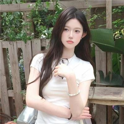 抽象画中的越南少女2